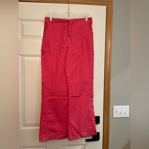 Women’s Carhartt watermelon pink textured scrub pant. Size medium